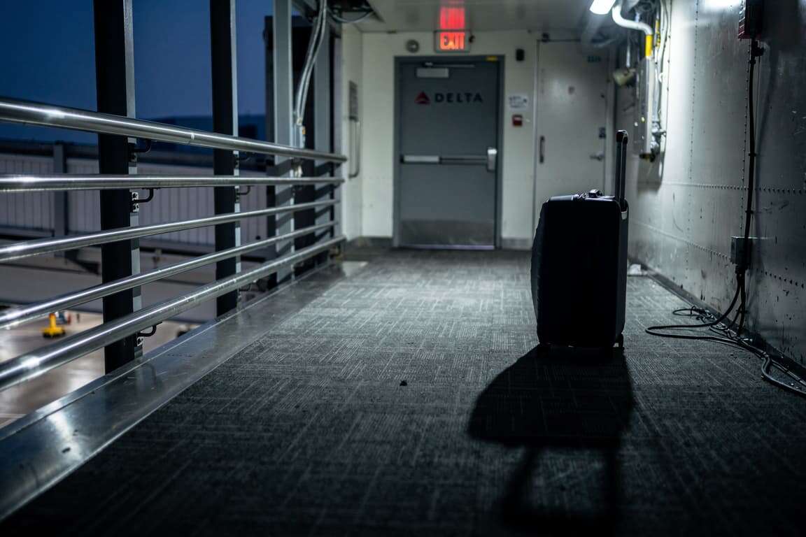 Delta flight held 53 minutes for CEO's daughter, bumping first class passenger