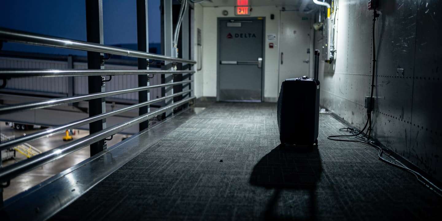 Delta flight held 53 minutes for CEO's daughter, bumping first class passenger