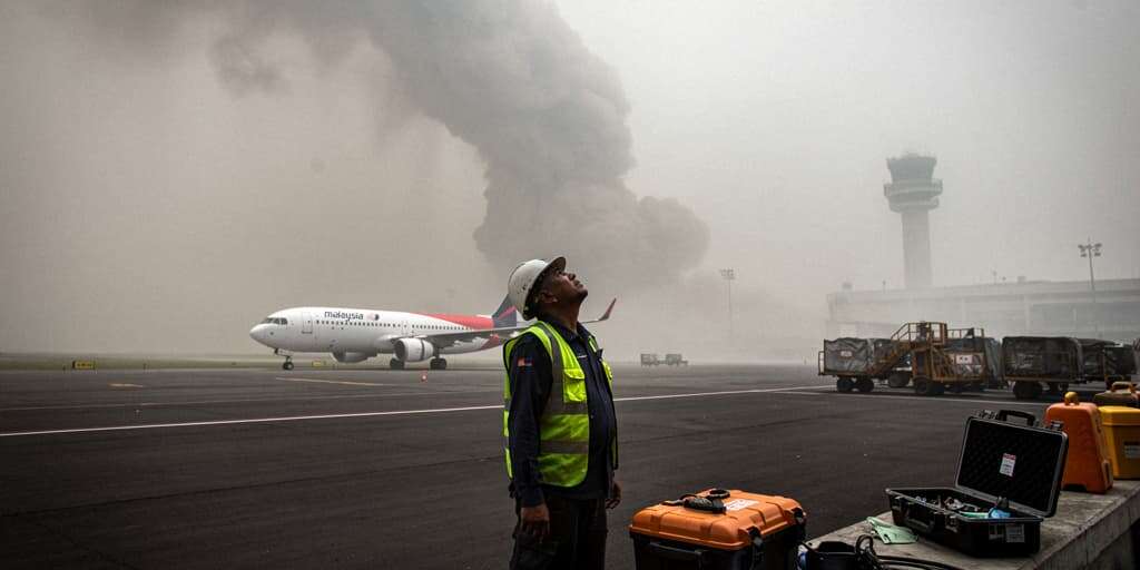 Mount Anak Krakatau eruption grounds 200+ flights, closes Jakarta airport — chaos for travelers