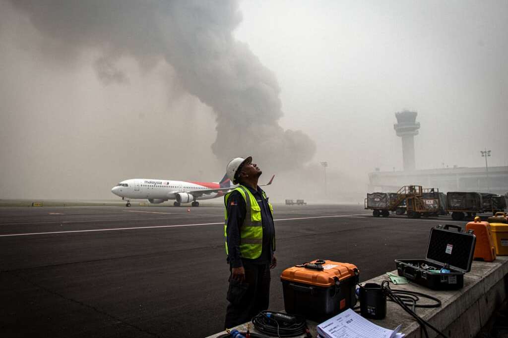Mount Anak Krakatau eruption grounds 200+ flights, closes Jakarta airport — chaos for travelers