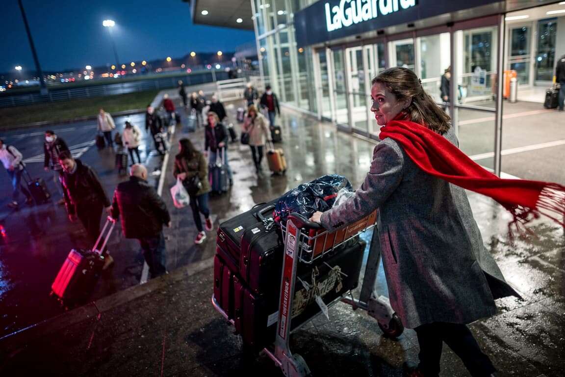 LaGuardia runway collision kills two pilots, injures 41