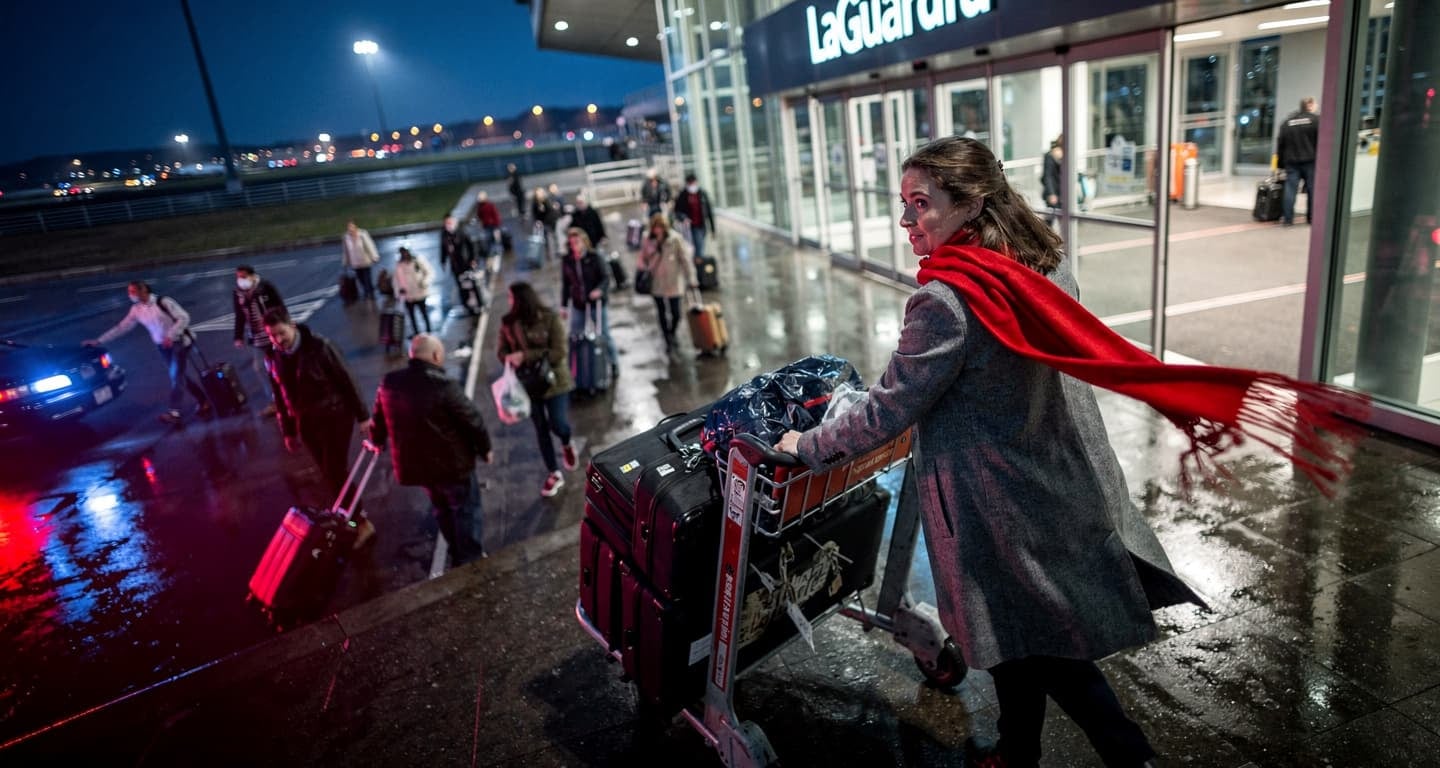 LaGuardia runway collision kills two pilots, injures 41