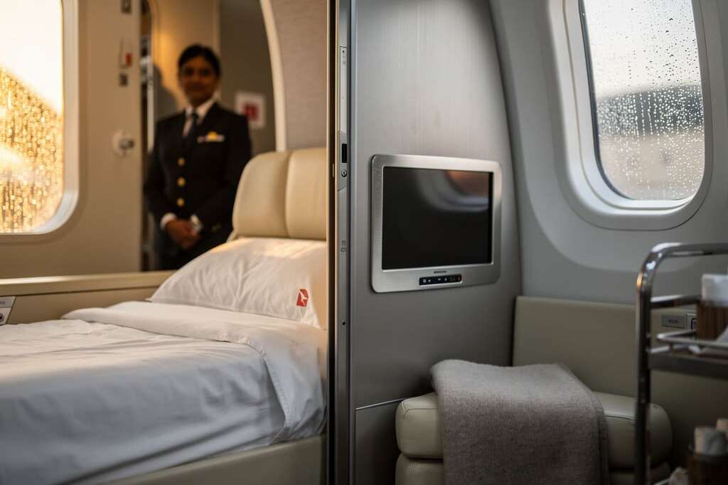 Qantas shifts A380s from LA to Sydney-Singapore, boosting premium capacity 86% before 2028 retirement