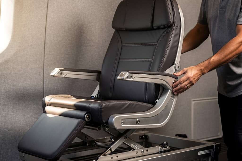 Singapore Airlines delays S$1.1 billion A350 cabin overhaul to 2027 amid seat certification issues
