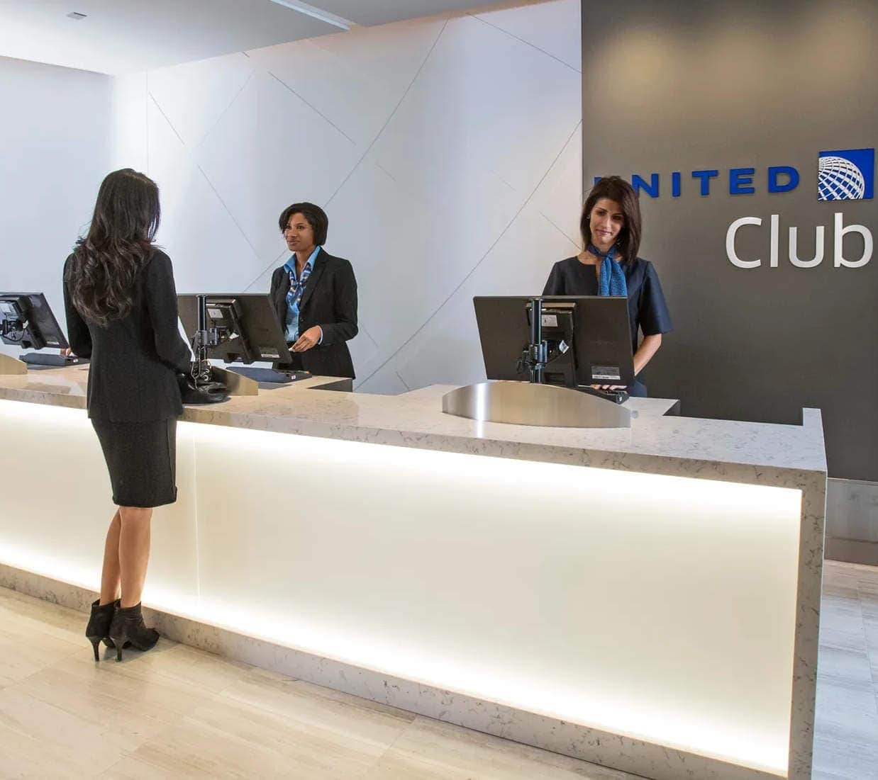 United Airlines lounge: United Club and United Polaris customer service